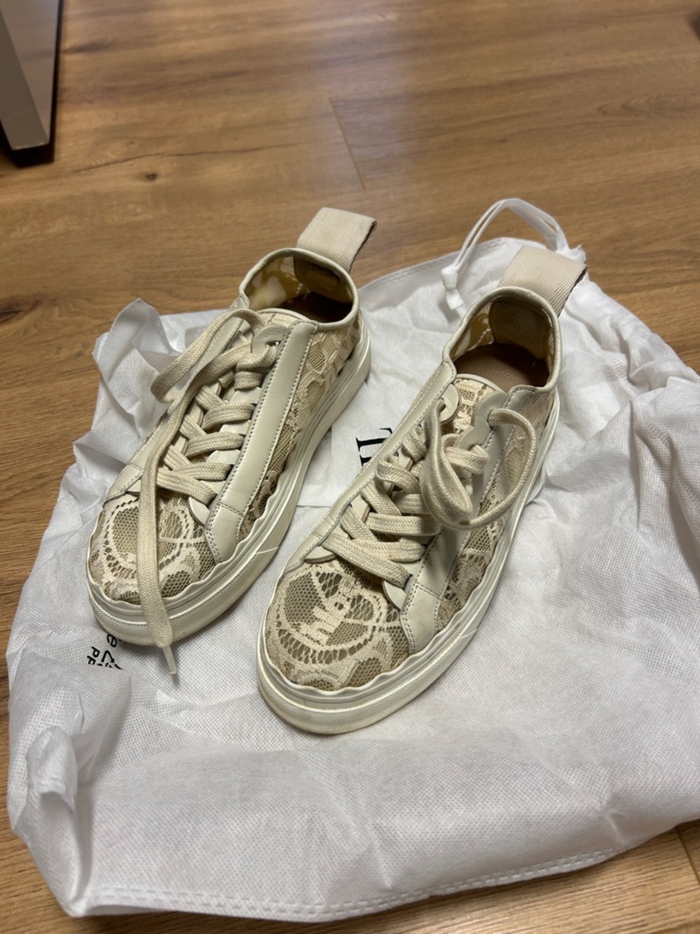 Chloé Cream Lace-Trim Sneakers